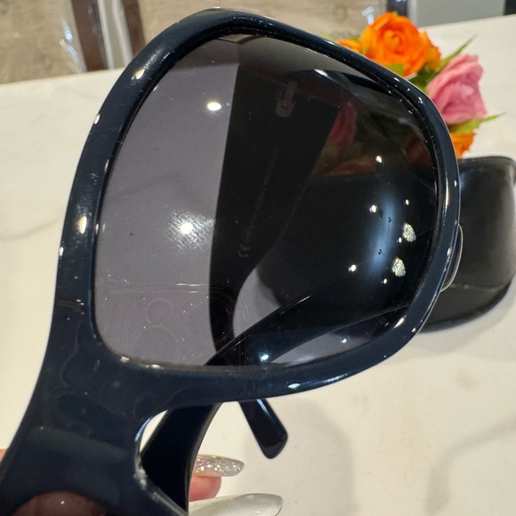 Authentic Gucci sunglasses with case - Picture 8 of 10